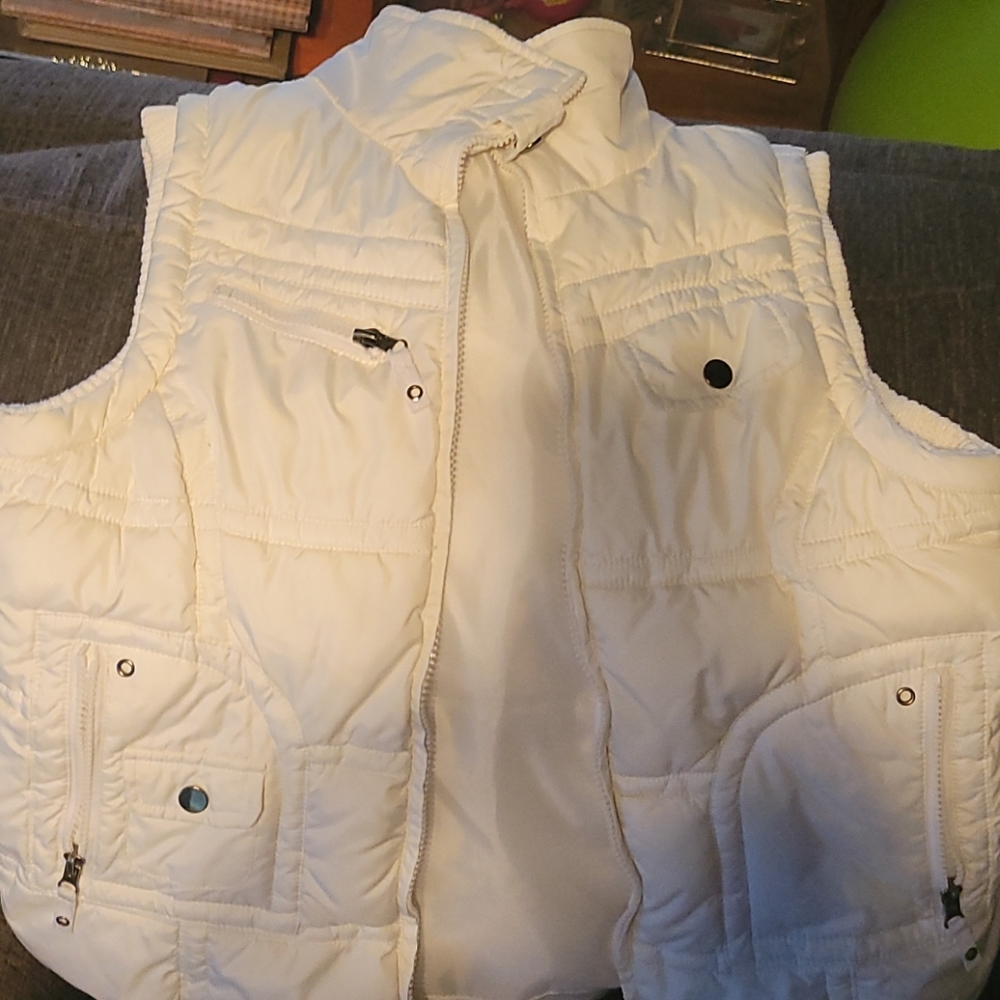 Size large white vest